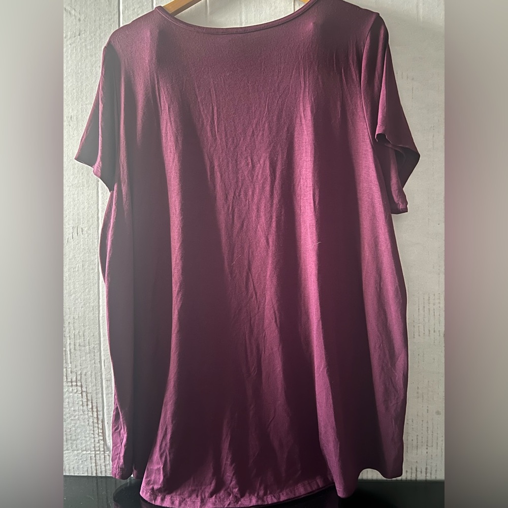 Torrid Burgundy Love Graphic Tee - Picture 9 of 12